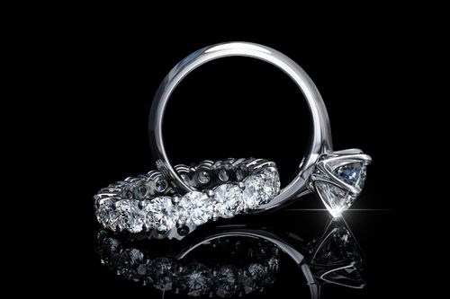 Jak wybrać pierścionek zaręczynowy? Porady jubilera